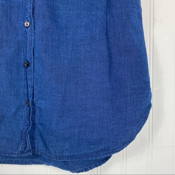 Old navy Blue chambray sleeveless button down tank - Picture 3 of 8